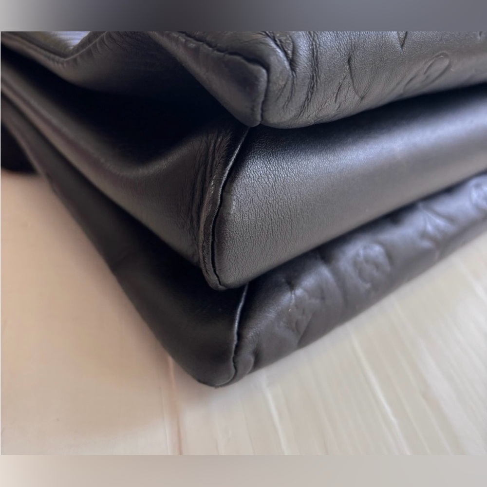 Louis Vuitton Black Coussin MM - Picture 5 of 12